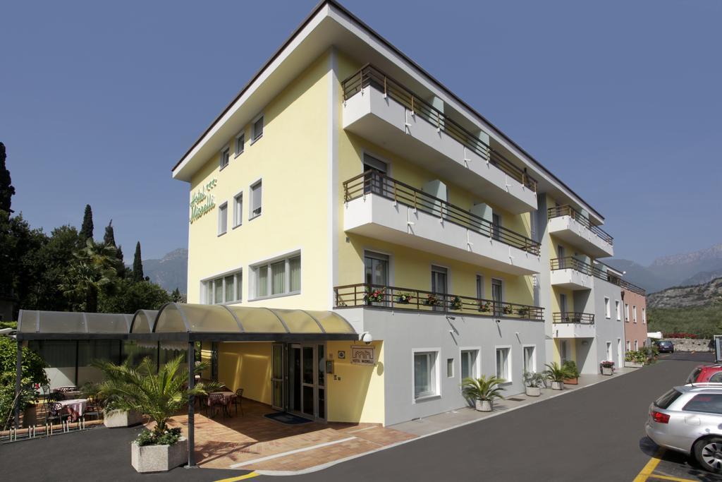 Hotel Miorelli Torbole Sul Garda Zewnętrze zdjęcie